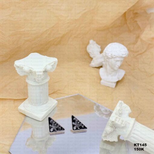 Kt145 khuyên tai nữ thương hiệu pra.da màu đen huyền bí thiết kế  trẻ trung sành điệu sang trọng cao cấp